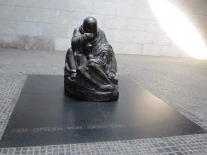 memorial kollwitz sculpture (Small)